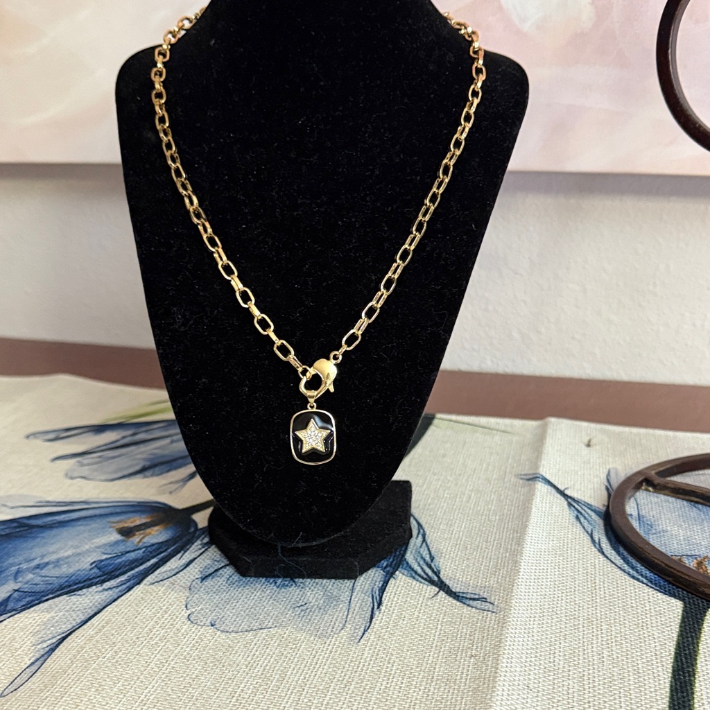 Gold Star Pendant Necklace